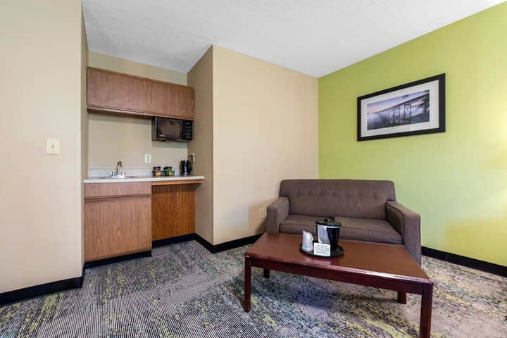 Room 25 of 38