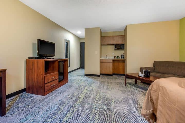 Room 17 of 38