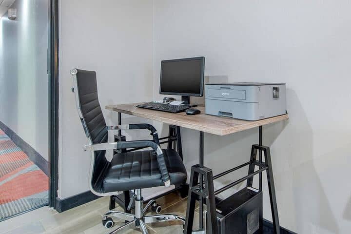 Business Center 36 of 38